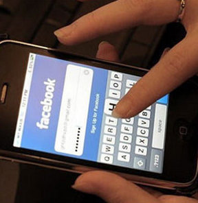 Telefondan Facebooka girenler yandı