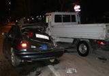 Otomobil park halindeki araçlara çarptı