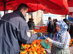 Ereğlide polis, sahte para kalemi dağıttı