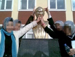 Atatürke hakaret mi, yoksa muziplik mi?