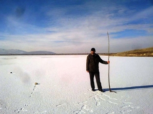 Ladik Göleti buz tuttu