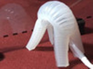 Her deliğe girebilen elastik robot