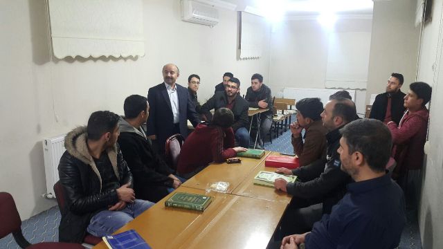 “alo-kur’an-ogreniyorum,-anlamiyla-bulusuyorum”-kursiyerlerine-ziyaret-(3).jpg