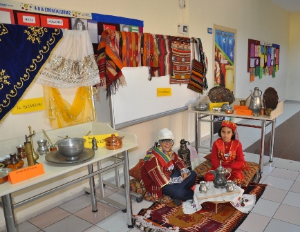 “kulturel-zenginliklerimiz”-sergisi-begeni-topladi-(3).jpg