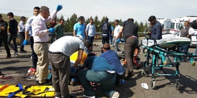 0x0-son-dakika-1-mayis-kutlamasina-giden-otobus-devrildi-olu-ve-yaralilar-var-1556695872268.jpg