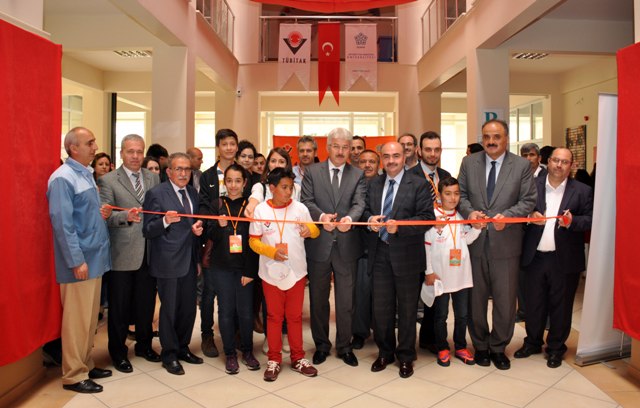 11.-ortaokul-ogrencileri-arastirma-projeleri-konya-bolge-yarismasi-sergisi-acildi-(1).jpg