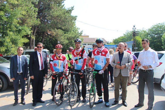 15-temmuz-sehitleri-icin-yola--(4).jpg