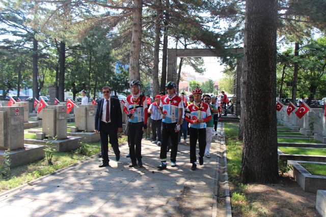 15-temmuz-sehitleri-icin-yola--(5).jpg