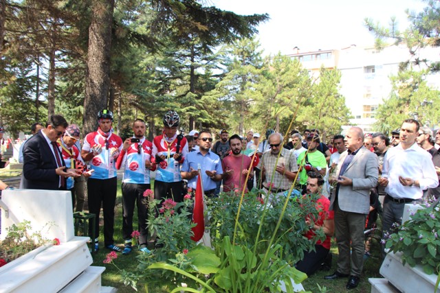 15-temmuz-sehitleri-icin-yola--(7).jpg
