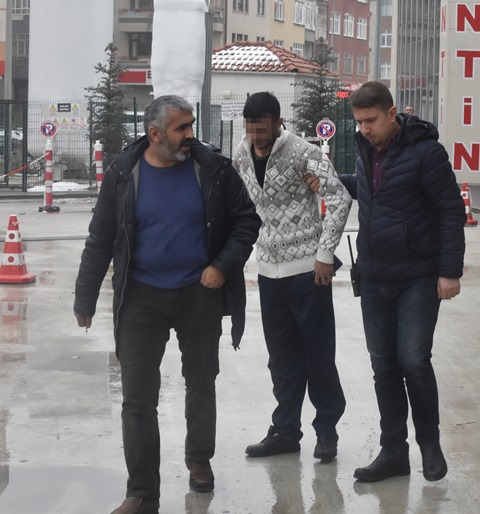 2-kisiyi,-sorduklari-adresi-bilmedikleri--(2).jpg