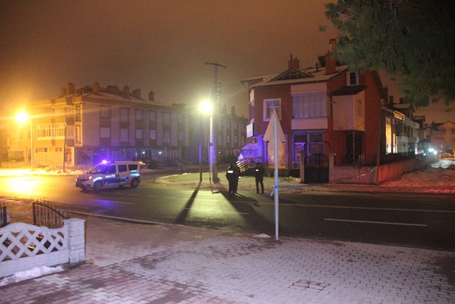 2-kisiyi,-sorduklari-adresi-bilmedikleri--(5).jpg