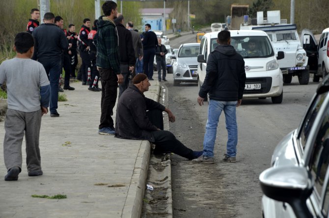 Cinayet Zanlısının Yakınları Polise Saldırdı