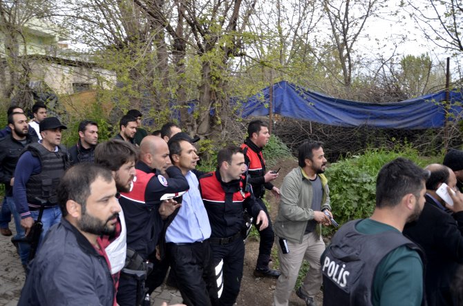 Cinayet Zanlısının Yakınları Polise Saldırdı