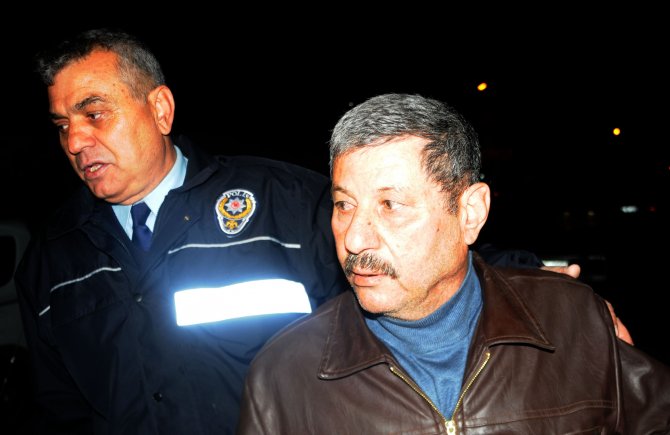 Para Vermeyen Babasını Rehin Aldı