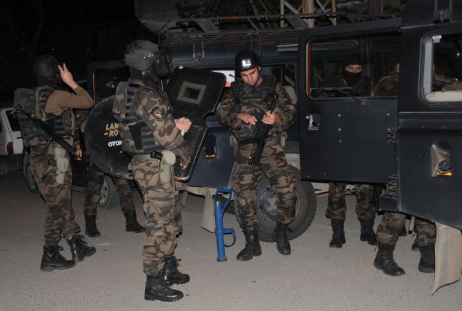 Para Vermeyen Babasını Rehin Aldı