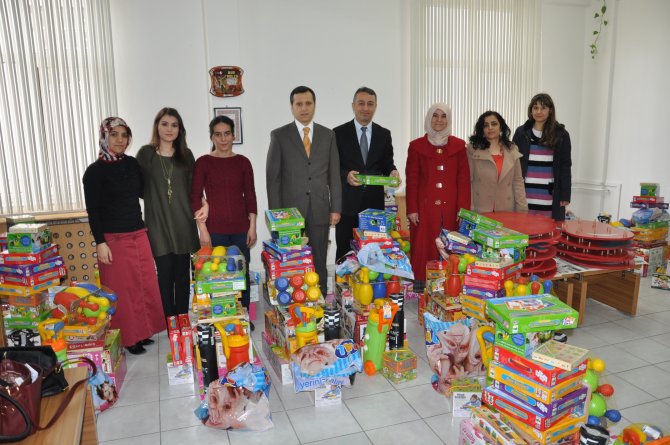 Yerköy’de Anasınıflarına Oyuncak Dağıtıldı
