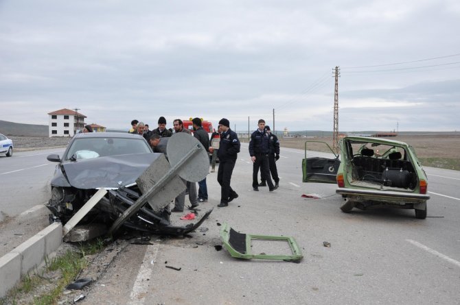 Yozgat’ta İki Otomobil Çarpıştı: 4 Yaralı