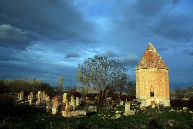 700 Yıllık Kümbet Eski Silüetine Kavuşacak