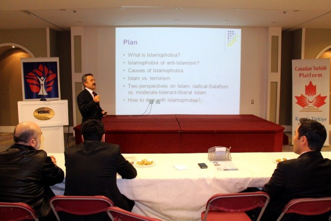 "Charlie Hebdo Sonrası İslamofobi Arttı"