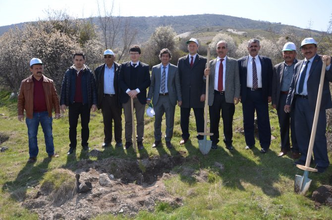 Ayaş'ta 3 Bin Fidan Toprakla Buluşturuldu