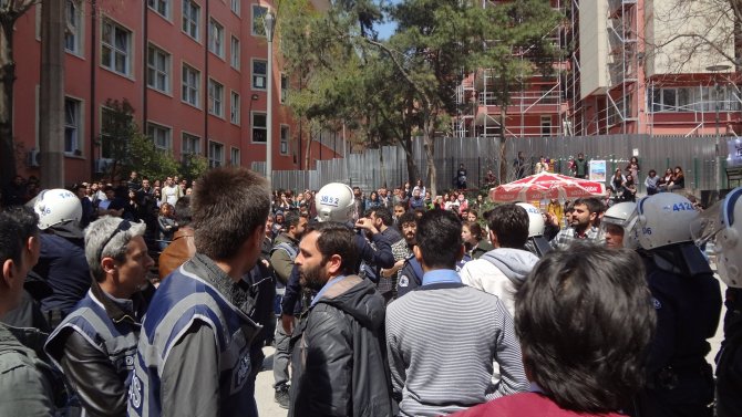 Dil, Tarih Ve Coğrafya Fakültesinde Gerginlik Polis Ekiplerince Önlendi