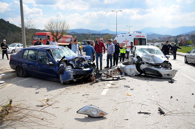 Karabük'te Zincirleme Trafik Kazası: 5 Yaralı
