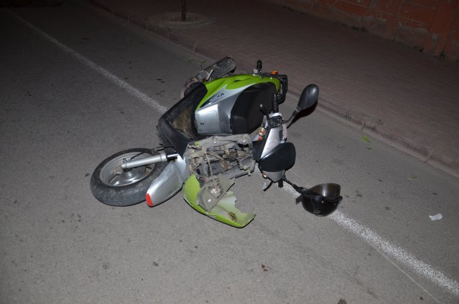 Karaman'da Motosiklet Yayaya Çarptı: 2 Yaralı
