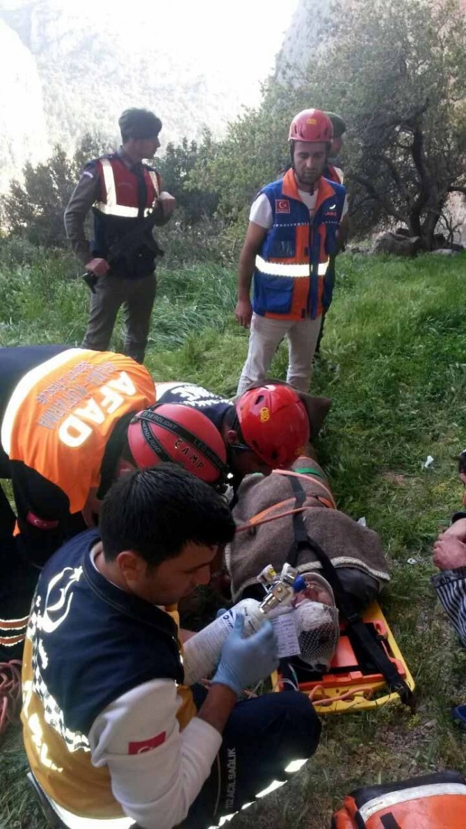 Muğla'da, Kaya Tırmanışı Sırasında Düşen Fransız Turist, Yaralandı