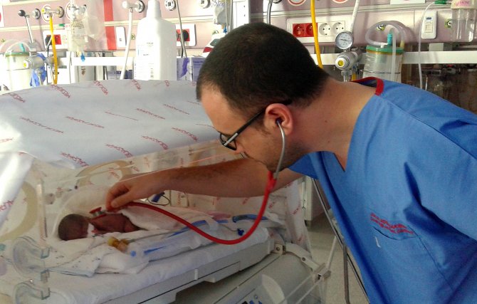 Parmak Bebek "Miray Diren", Yaşama Tutundu