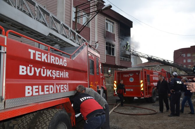 Sobayı Benzin İle Tutuşturmaya Kalkınca Evi Yaktı: 4 Yaralı