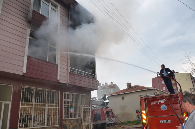 Sobayı Benzin İle Tutuşturmaya Kalkınca Evi Yaktı: 4 Yaralı
