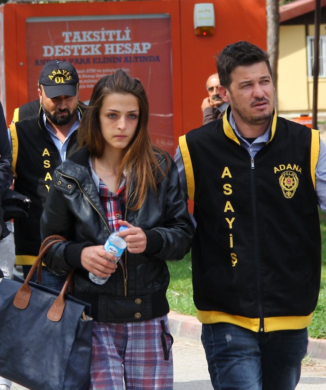 Adana'da İki Araç Kundaklandı