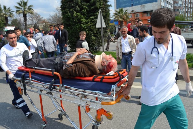 Askeri Aracın Çarptığı Yaralıya Asker Tesellisi