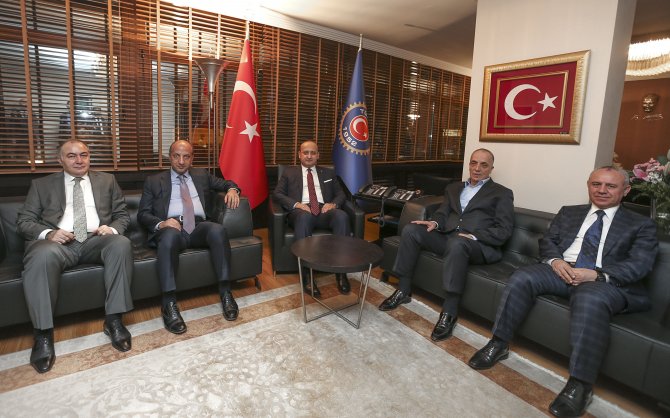 Akdoğan, Türk-iş'i Ziyaret Etti
