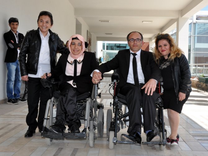Bedensel Engelli Çiftin 9 Yıl Sonra Nikah Mutluluğu
