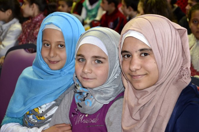 Diyarbakırlı Çocuklar Suriyeli Akranlarına Oyuncak Hediye Etti