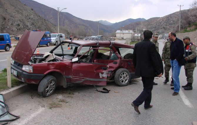 Gümüşhane'de Otomobil İle Kamyonet Çarpıştı: 1 Ölü, 3 Yaralı