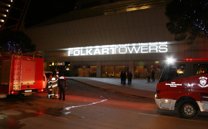 İzmir'de İkiz Kulelerde Yangın