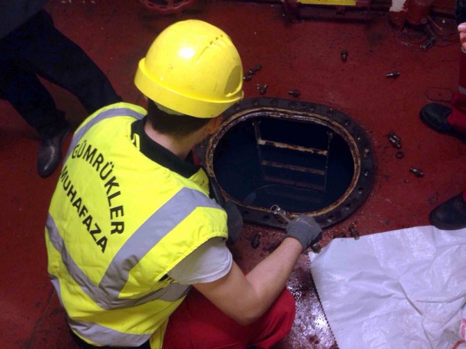 İzmir'de Ele Geçirilen Kaçak Akaryakıt