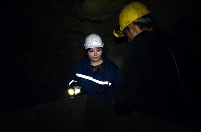 Kadın Mühendis, Ekmeğini Kara Elmastan Çıkarıyor