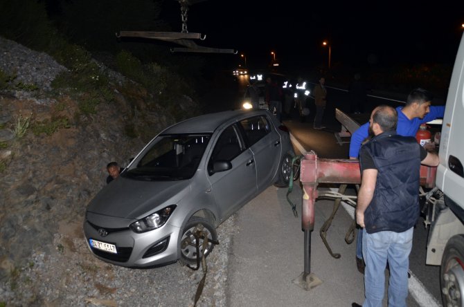 Polis Otosuna Çarparak Kaçtılar
