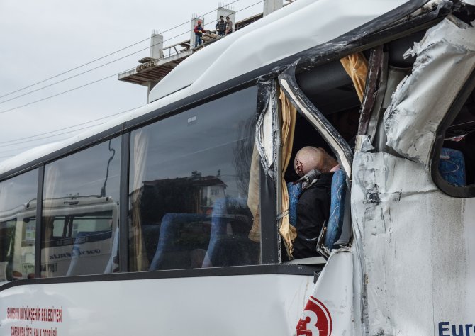 Samsun'da Halk Otobüsü İle Midibüs Çarpıştı: 24 Yaralı
