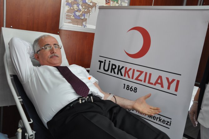 Vali Tuna'dan Kan Bağışı Kampanyasına Destek