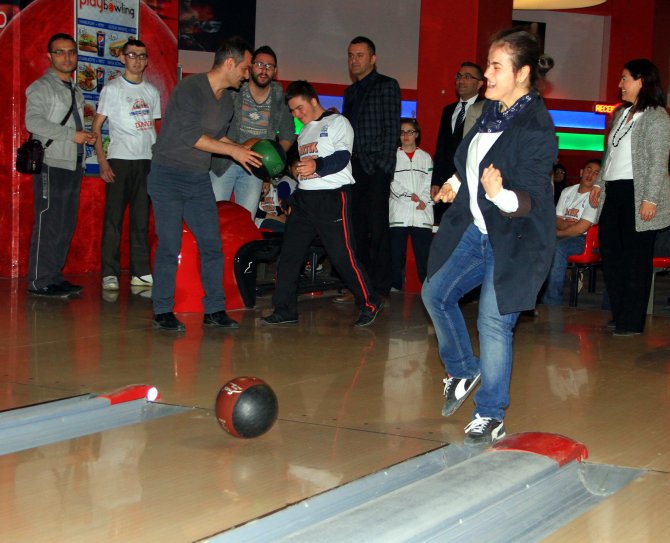 Zihinsel Engelli Çocuklar, Bovling Oynadı