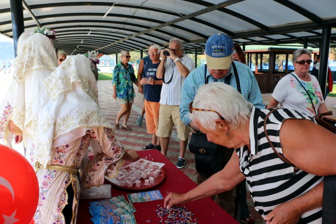 "Aida Sol" Kruvaziyeri, 2 Bin Yolcusuyla Marmaris'te