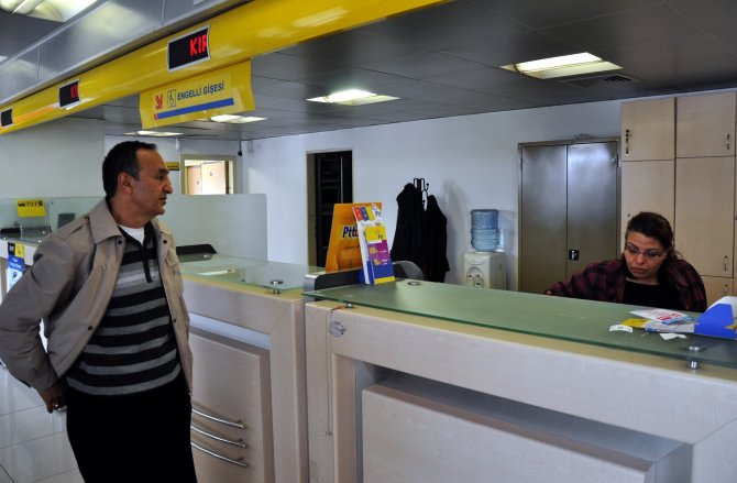 Hesabına 3 Kez Yanlışlıkla Yatırılan Parayı İade Etti