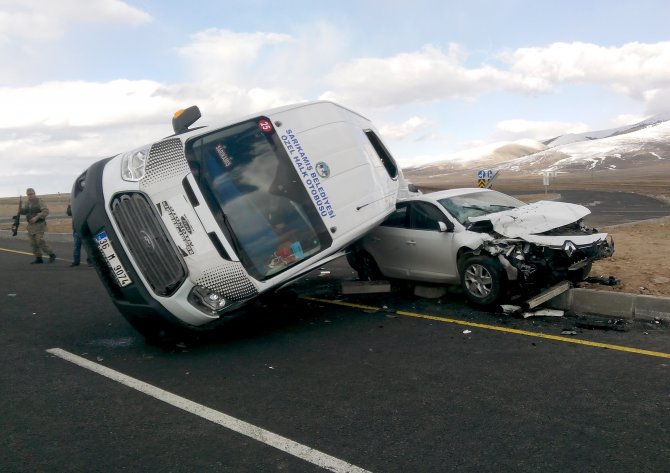 Kars'ta Trafik Kazası: 7 Yaralı