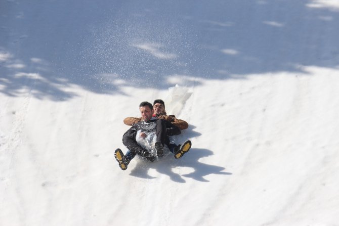 Konya'da Baharda Özçekimli Kayak Keyfi