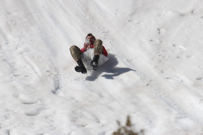 Konya'da Baharda Özçekimli Kayak Keyfi