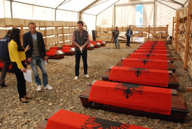 Kosovalı 21 Arnavutun Cenazesi, Ailelerine Teslim Edildi